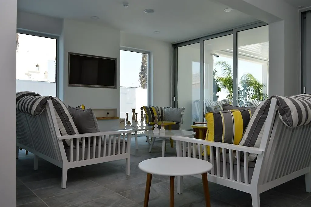 Island Boutique Hotel Larnaca 3*,